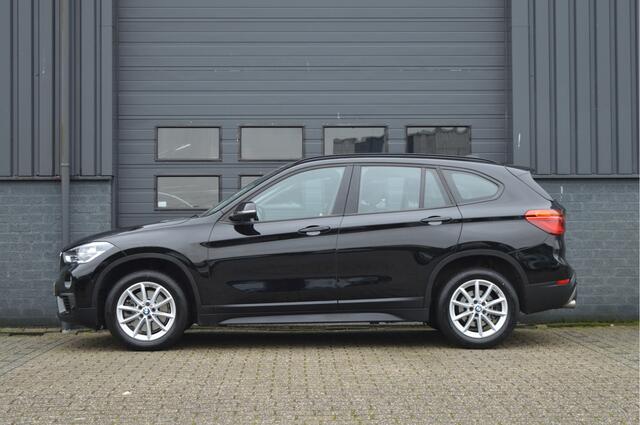 BMW X1 sDrive20i High Executive | HUD | LED | TREKHAAK | LEDER |