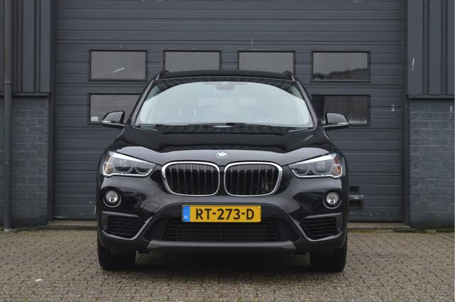 BMW X1 sDrive20i High Executive | HUD | LED | TREKHAAK | LEDER |