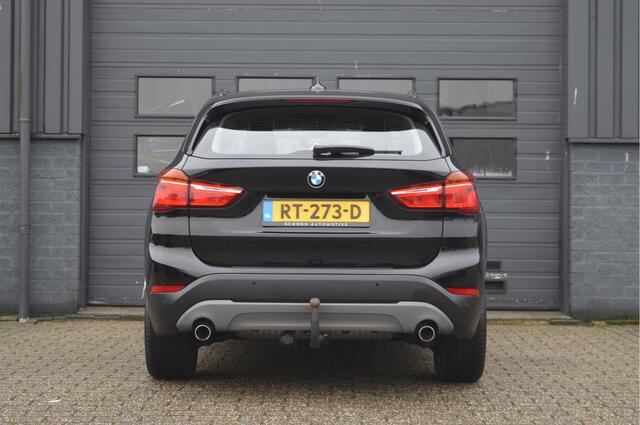 BMW X1 sDrive20i High Executive | HUD | LED | TREKHAAK | LEDER |