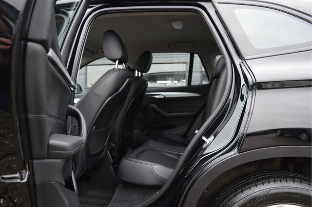 BMW X1 sDrive20i High Executive | HUD | LED | TREKHAAK | LEDER |