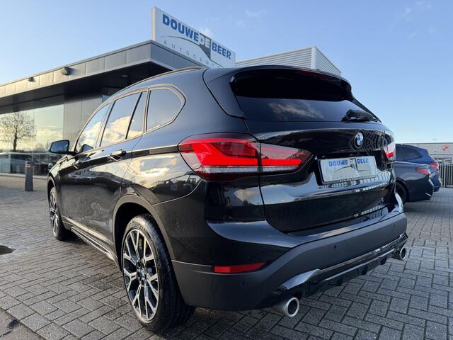 BMW X1 sDrive20i Sport Line Aut Camera | Stoelverw. | HUD |