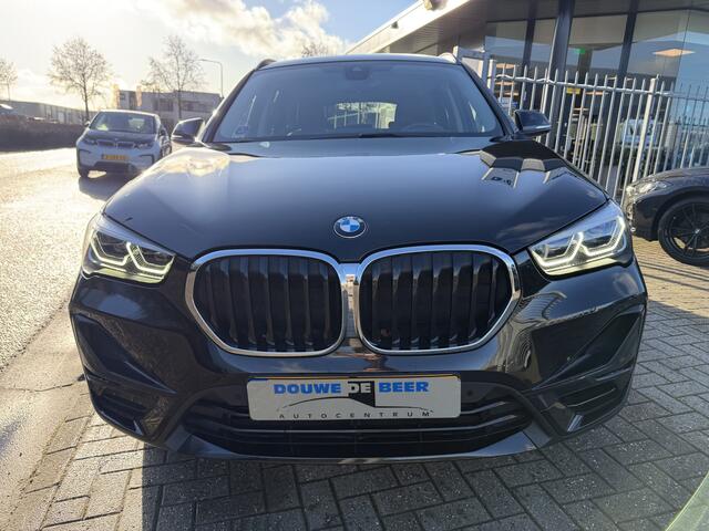 BMW X1 sDrive20i Sport Line Aut Camera | Stoelverw. | HUD |