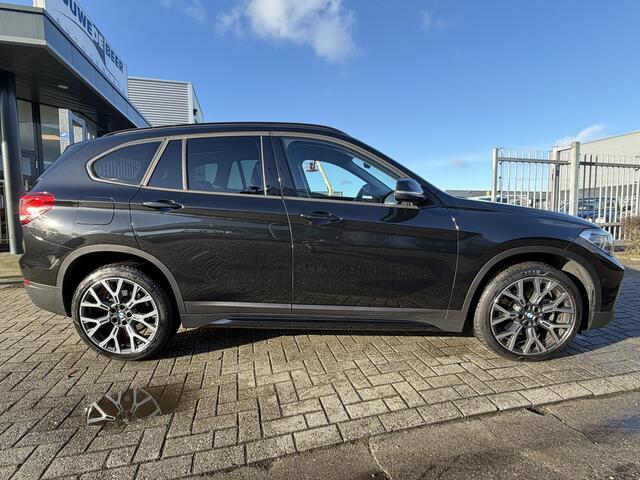 BMW X1 sDrive20i Sport Line Aut Camera | Stoelverw. | HUD |