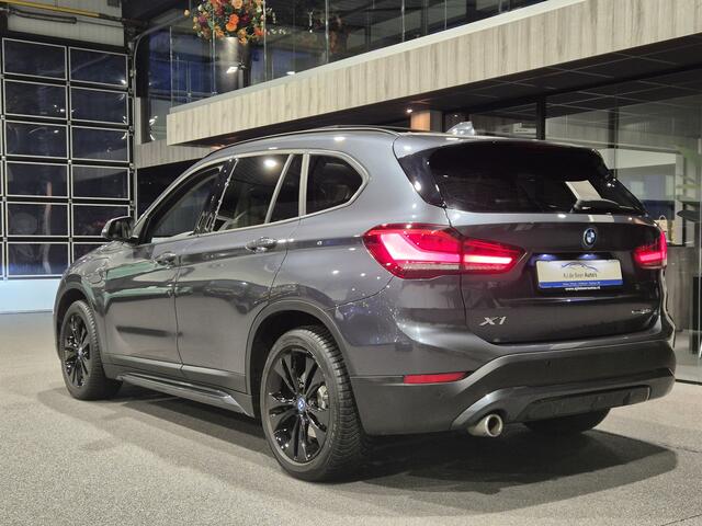 BMW X1 xDrive25e High Executive Sportline | Panorama | Camera | Stoelverwarming | 4x4 | LED
