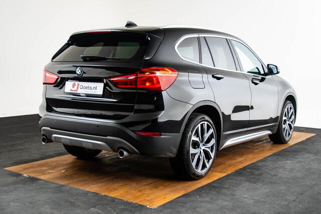 BMW X1 sDrive20i High Executive xLine - Panoramadak - Cruise control - Head up - Park Assistant - Sportstoelen - Elektrisch verwarmde voorstoelen - Getinte ruiten - Hifi - Stuurwielrand verwarmd - Armsteun voor -
