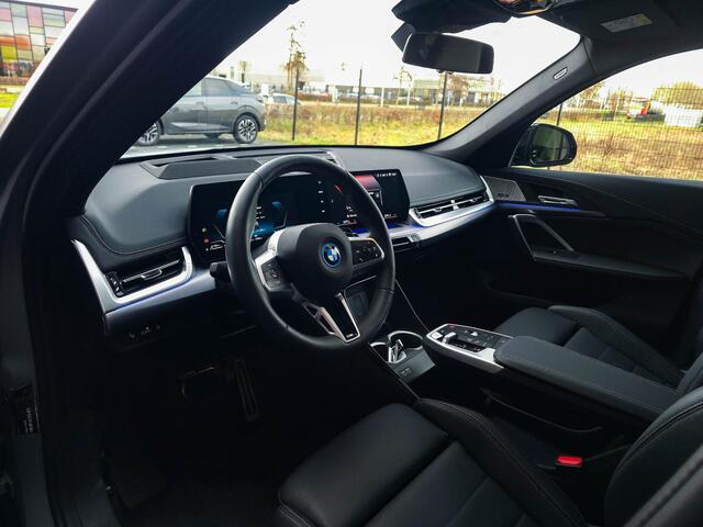 BMW X1 xDrive30e M | Pano | H&K | Trekh. | 360 | 20 | Leer |Side | Memo | Drive Pro |