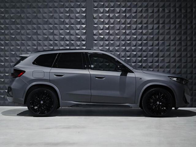 BMW X1 xDrive30e M | Pano | H&K | Trekh. | 360 | 20 | Leer |Side | Memo | Drive Pro |