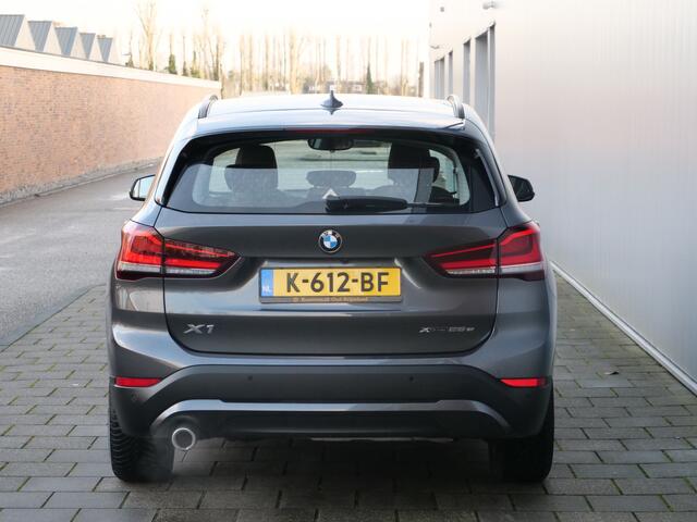 BMW X1 xDrive25e eDrive Edition 220 Pk Automaat Navigatie / Leer / DAB / Camera / Stoelverwarming
