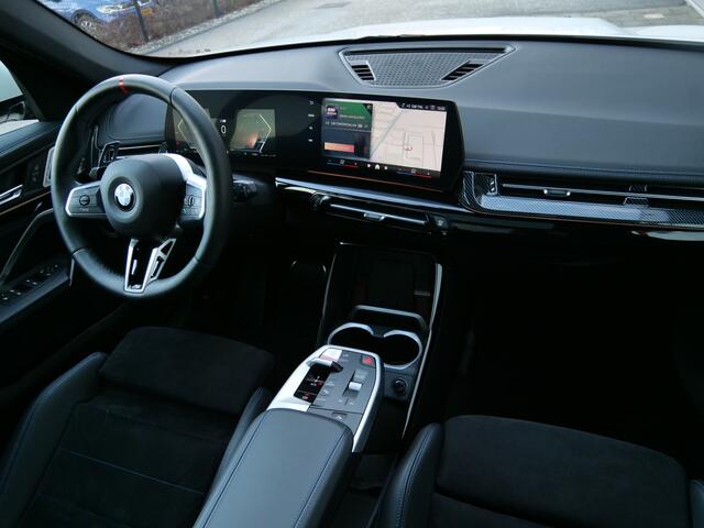 BMW X1 sDrive18i 136 PK M-Sport Automaat Navi / DAB / Apple Carplay / Camera / Pano-dak / Trekhaak