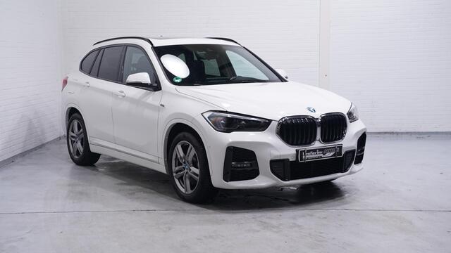 BMW X1 xDrive25e m Sport Panodak Afn. trekaah Led koplampen Stoel-/stuur verwarming Camera PDC v+a Head up