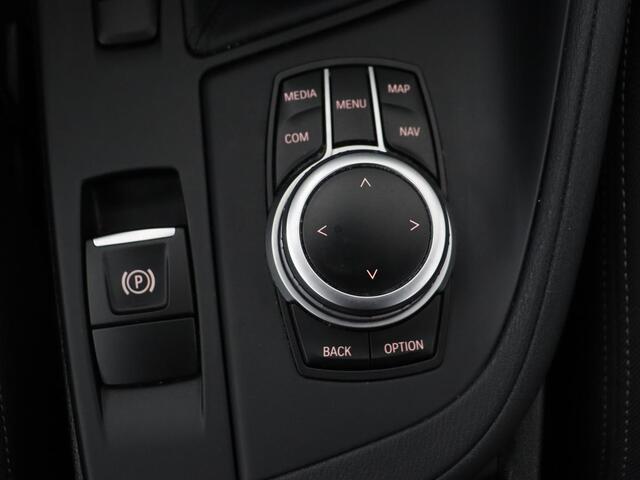 BMW X1 sDrive20i Executive | Sportstoelen | Head-Up | Full LED | Navigatie | DAB | Climate control | Parkeerhulp | Cruise control | Bluetooth