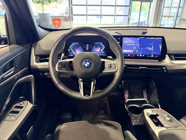 BMW X1 xDrive30e High Executive M-Sport | Panorama | HUD | 360 Camera | Carplay/Android