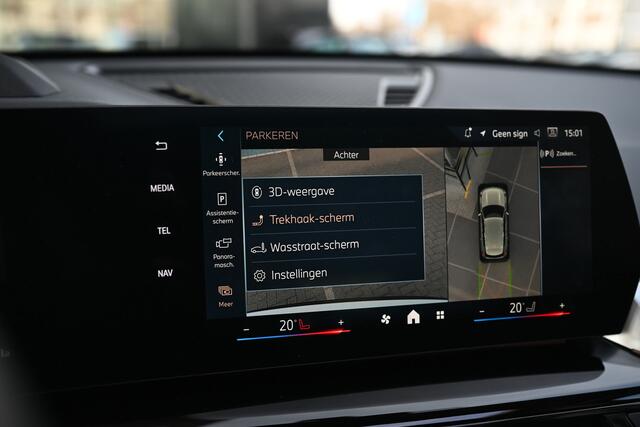 BMW X1 xDrive23i High Executive xLine Automaat / Panoramadak / Trekhaak / Sportstoelen / Head-Up / Adaptieve LED / Parking Assistant Plus / Comfort Access