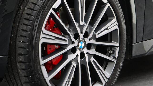 BMW X1 xDrive30e M-Sport Pro | Massage | Harman/Kardon | Panoramadak | Head-up | Trekhaak