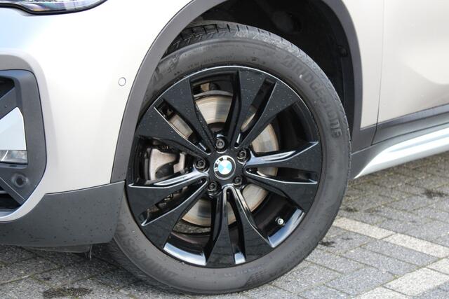 BMW X1 sDrive20i High Executive xLine Automaat / LED / Stoelverwarming / Head-Up / Airconditioning / Cruise Control