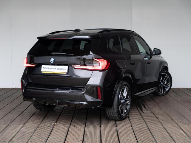 BMW X1 xDrive25e | M Sportpakket | Innovation Pack | Stuurwielrand verwarmd | Comfort Access | Panoramadak | Head-Up Display | Trekhaak