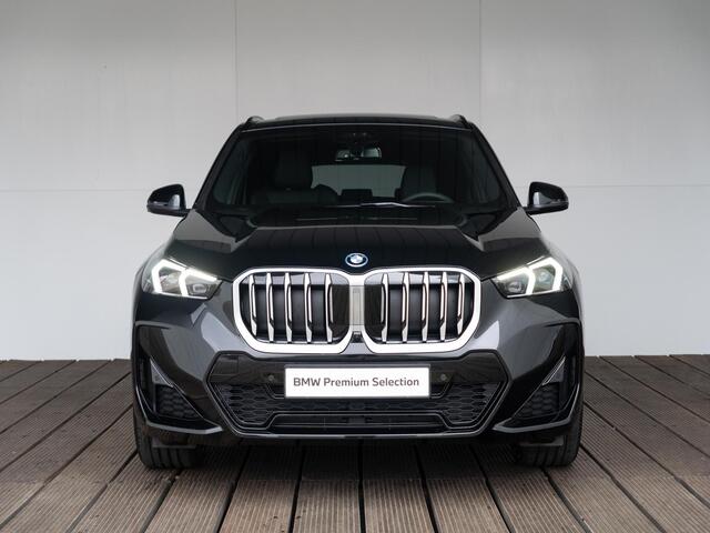 BMW X1 xDrive25e | M Sportpakket | Innovation Pack | Stuurwielrand verwarmd | Comfort Access | Panoramadak | Head-Up Display | Trekhaak