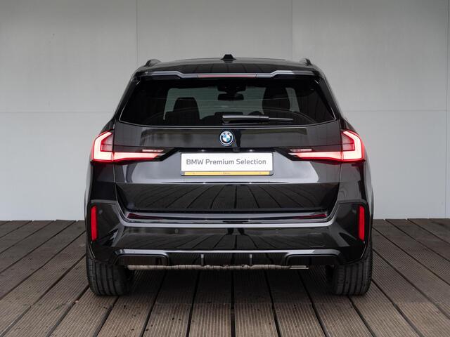 BMW X1 xDrive25e | M Sportpakket | Innovation Pack | Stuurwielrand verwarmd | Comfort Access | Panoramadak | Head-Up Display | Trekhaak