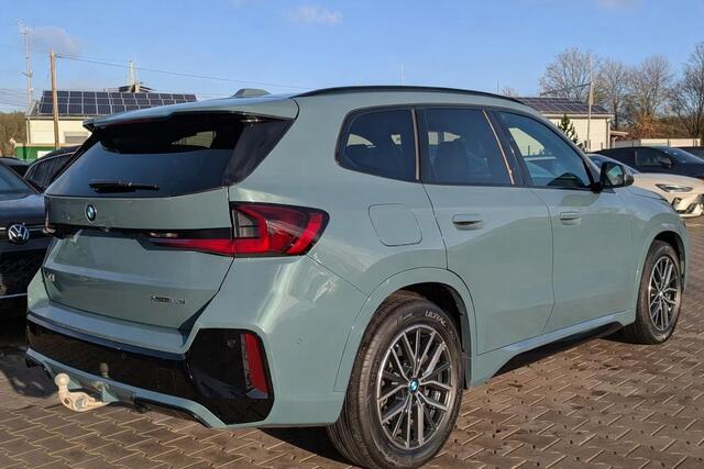 BMW X1 xDrive23i M Sport Panoramadak Trekhaak Head-Up Display Leder ACC Stoelverwarming Harman-Kardon Carplay 360 Camera Stuurwielverwarming