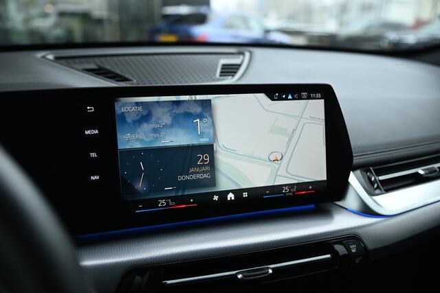 BMW X1 sDrive18i M Sport Automaat / Trekhaak / Sportstoelen / Achteruitrijcamera / M Adaptief onderstel / Comfort Access / Adaptieve LED / Stoelverwarming