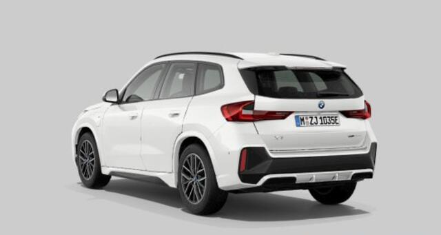 BMW X1 xDrive25e M Sport - Sportstoelen - Elektrisch verwarmde voorstoelen - Driving Assistant Plus - Comfort acces - Grootlichtassistent - Premium Pack -
