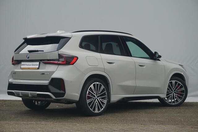 BMW X1 xDrive25e M Sportpakket Pro 20'' / Panoramadak / Head-Up Display / Driving Assistant Professional / Trekhaak