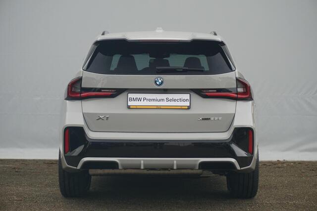 BMW X1 xDrive25e M Sportpakket Pro 20'' / Panoramadak / Head-Up Display / Driving Assistant Professional / Trekhaak