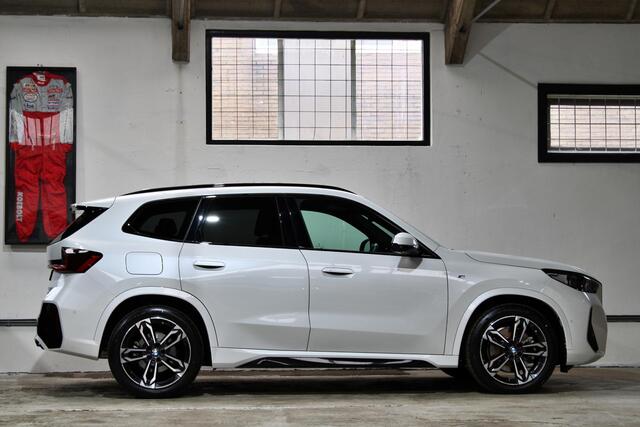 BMW X1 xDrive23i | M-Sport | Driving Assistant Pro | Panoramadak | Shadow Line | NL auto | BTW |