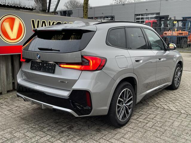 BMW X1 sDrive18i M Sport Shadow Line 18"/Sportstoelen/Keyless/Alarm/Adaptief LED/Stoelverwarming/Camera/Elektrisch klep