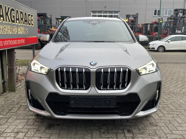 BMW X1 sDrive18i M Sport Shadow Line 18"/Sportstoelen/Keyless/Alarm/Adaptief LED/Stoelverwarming/Camera/Elektrisch klep