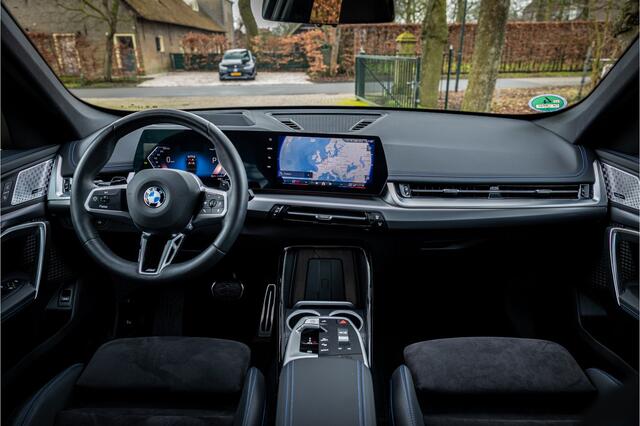 BMW X1 sDrive20i M Sport Pro Full Massage Harman Kardon Panorama Trekhaak