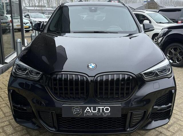 BMW X1 xDrive25e | PANO | 19" | HUD | H&K | 1ste Eigenaar | LED | FULL OPTION! | Dealer Onderhouden!