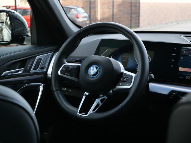 BMW X1 xDrive25e M Sport pakket Pro 245 Pk Automaat Schuifdak / Winterpakket / Harman Kardon