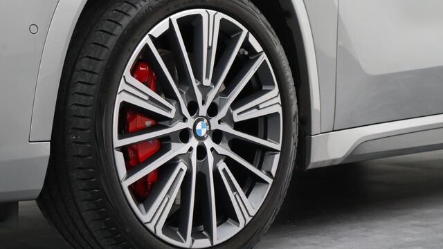 BMW X1 xDrive30e M-Sport Pro | Massage | Harman/Kardon | Panoramadak | Head-up | Trekhaak