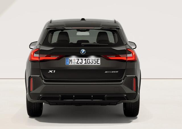 BMW X1 xDrive25e M Sport - Sportstoelen - Elektrisch verwarmde voorstoelen - M Sportstuurwiel - Driving Assistant Plus - PREMIUM PACK -