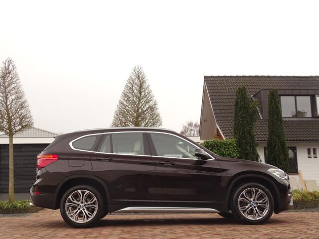 BMW X1 sDrive20i X-line | Head-Up | Stuurverwarming! | Stoelverw | Nav | Leer | Camera!