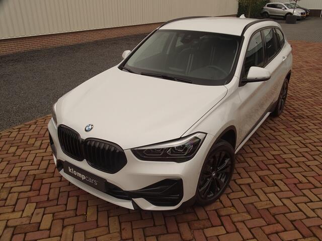 BMW X1 sDrive18i | Handbak | Uniek | PearlWeiss | Leer | Nav | All-black!
