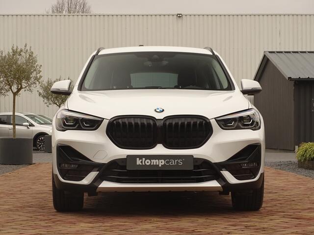 BMW X1 sDrive18i | Handbak | Uniek | PearlWeiss | Leer | Nav | All-black!