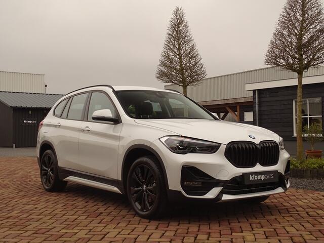 BMW X1 sDrive18i | Handbak | Uniek | PearlWeiss | Leer | Nav | All-black!