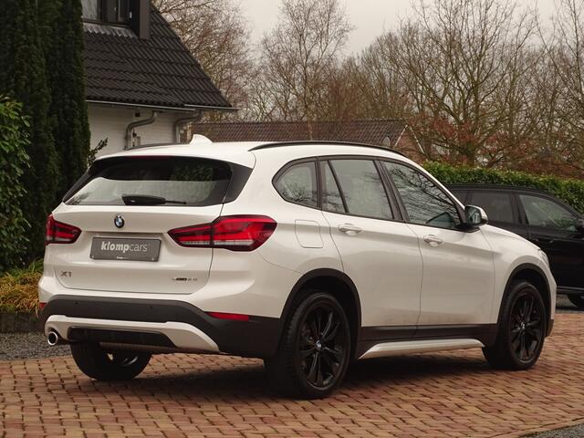 BMW X1 sDrive18i | Handbak | Uniek | PearlWeiss | Leer | Nav | All-black!