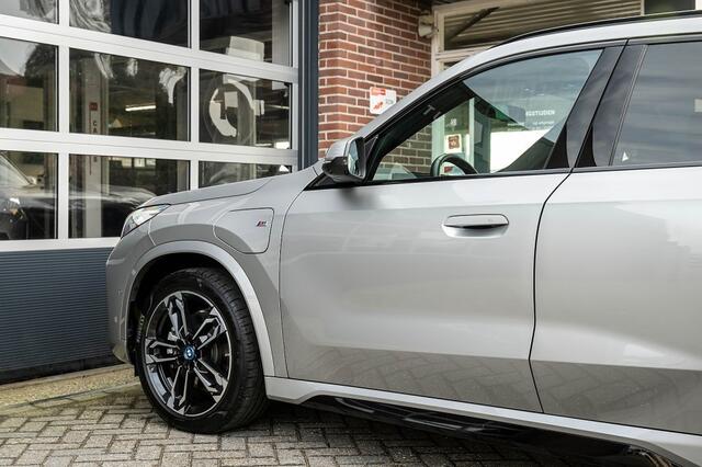 BMW X1 25e xDrive M Sport | Panorama | Shadow | ACC | 360° Camera | Head-Up | Adap. led | Stoelverwarming | 19' inch |