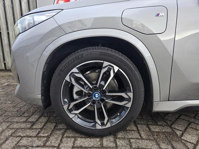 BMW X1 xDrive25e M Sport Shadow Line 19"/Panoramadak/Trekhaak/Leder/Keyless/360 camera/Adaptieve cruise/Head-up/Dodehoek/Elektrisch klep