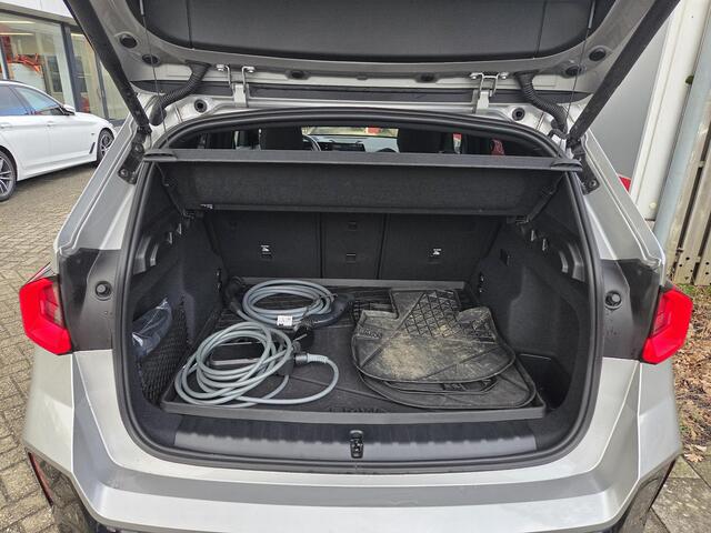 BMW X1 xDrive25e M Sport Shadow Line 19"/Panoramadak/Trekhaak/Leder/Keyless/360 camera/Adaptieve cruise/Head-up/Dodehoek/Elektrisch klep