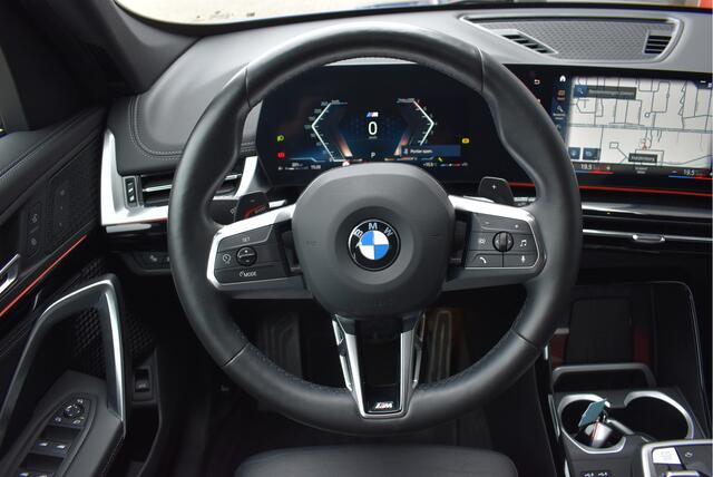 BMW X1 sDrive18i M-sport Nieuwe type! Elek. trekhaak/achterklep, Memory, Camera, 20 inch, Stoel/stuurverwarming, Carplay