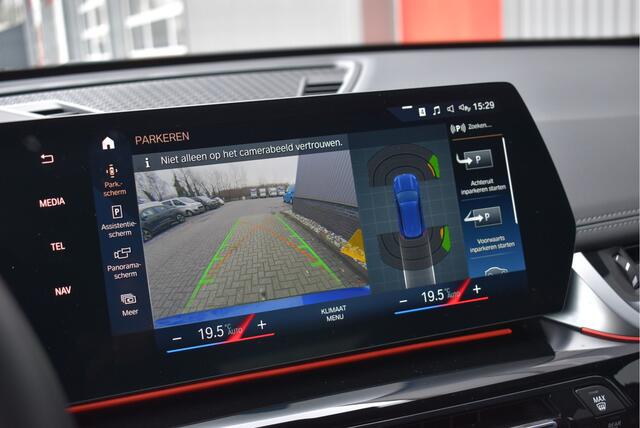 BMW X1 sDrive18i M-sport Nieuwe type! Elek. trekhaak/achterklep, Memory, Camera, 20 inch, Stoel/stuurverwarming, Carplay