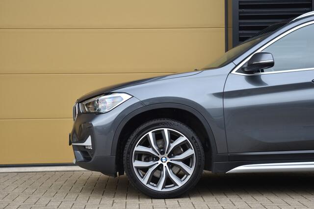 BMW X1 sDrive20i High Executive * LED Koplampen * Harman/Kardon * DAB * Sportstoelen * 19 inch Lm *