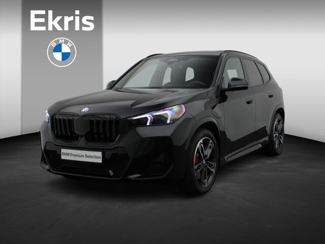 BMW X1 xDrive25e M Sportpakket Pro | Premium Pack | Comfort Pack | Travel Pack | Stuurwielrand Verwarmd | Trekhaak | Panoramadak | Elektrisch verstelbare stoelen | Driving Assistant Plus | Harman Kardon | 19''