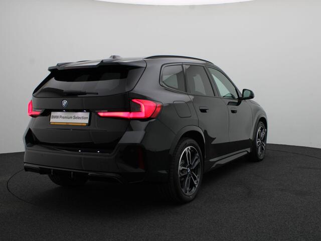 BMW X1 xDrive25e M Sportpakket Pro | Premium Pack | Comfort Pack | Travel Pack | Stuurwielrand Verwarmd | Trekhaak | Panoramadak | Elektrisch verstelbare stoelen | Driving Assistant Plus | Harman Kardon | 19''