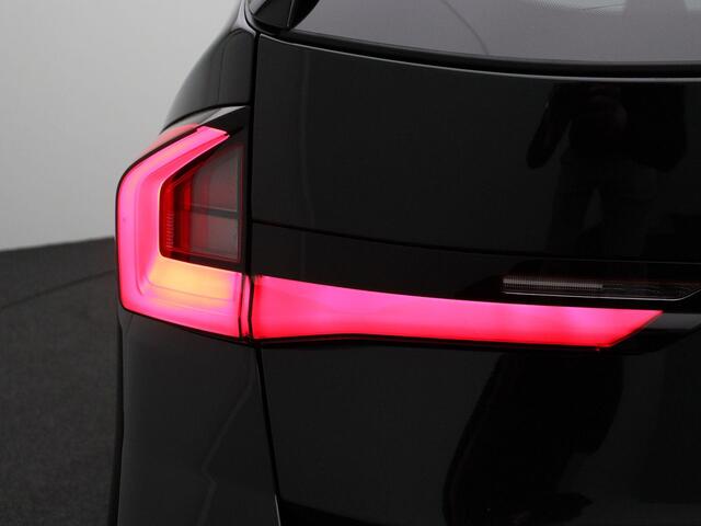 BMW X1 xDrive25e M Sportpakket Pro | Premium Pack | Comfort Pack | Travel Pack | Stuurwielrand Verwarmd | Trekhaak | Panoramadak | Elektrisch verstelbare stoelen | Driving Assistant Plus | Harman Kardon | 19''