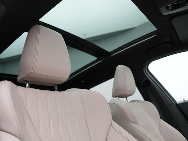 BMW X1 xDrive23i M Sport 204pk Dealer O.H | Panodak | Adaptive Cruise | Lederen Sportstoelen Massage & Memory | Head Up | 360 Camera | Harman Kardon | Widescreen Navi | Parkassist | Keyless | 19"L.M | Apple Carplay |